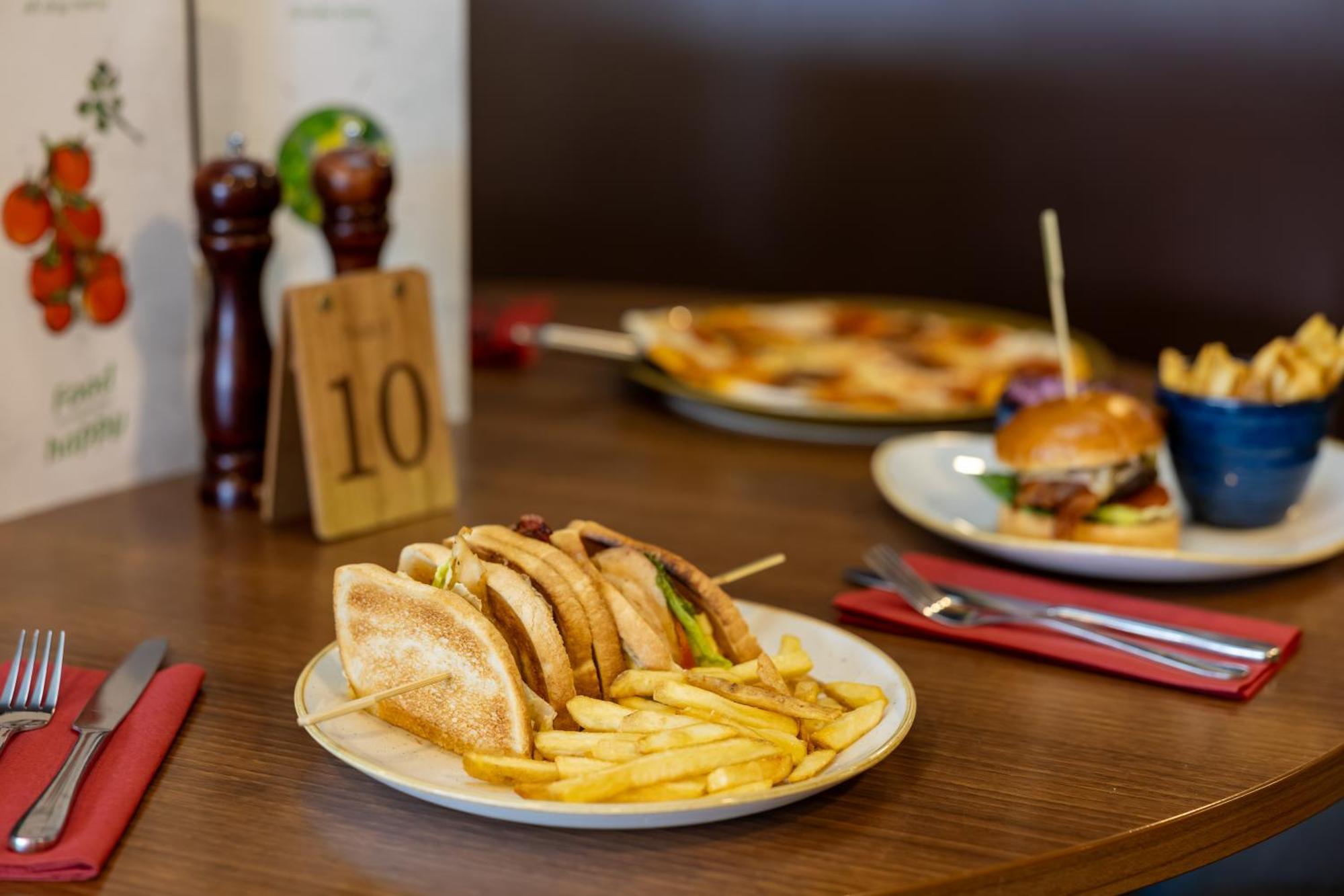 Holiday Inn Manchester-Mediacityuk By Ihg Salford  Dış mekan fotoğraf